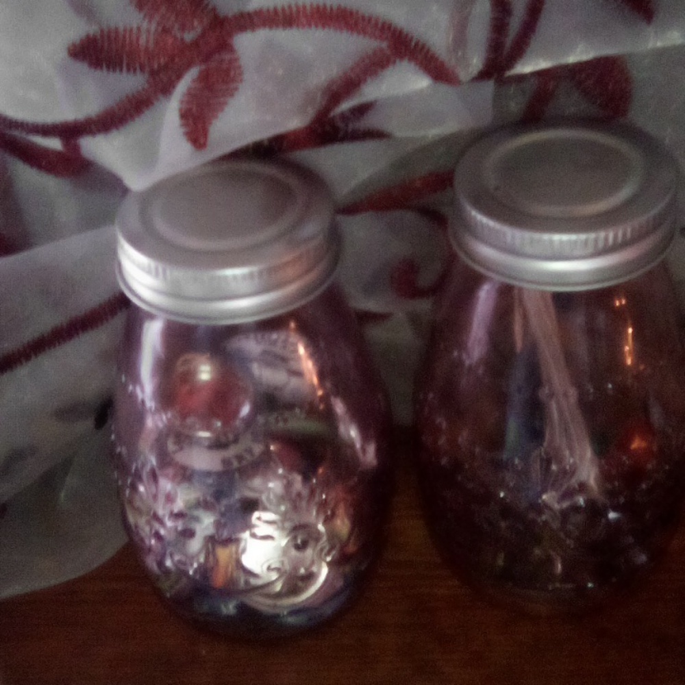 Pink container - Picture 1 of 2